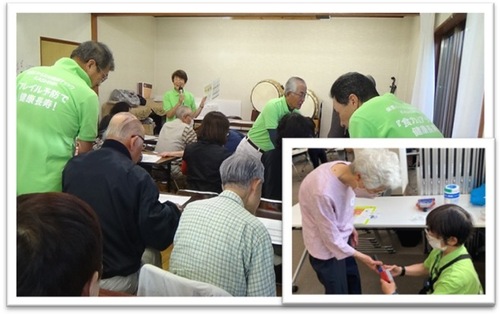 図　地域貢献活動（フレイルチェック活動）の様子（Note. Reprinted from "Multifaceted Well-Being Experienced by Community Dwelling Older Adults Engaged in Volunteering Activities of Frailty Prevention in Japan," by Y. Matsuda, A. Baba, I. Sugawara, B.-K. Son, and K. Iijima, 2024, Geriatrics & Gerontology International, 24(S1), p. 275 (https://doi.org/10.1111/ggi.14826 ). CC BY.）